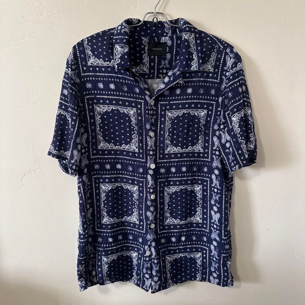 Pacsun Men's Blue and Navy Paisley Shirt, Size S